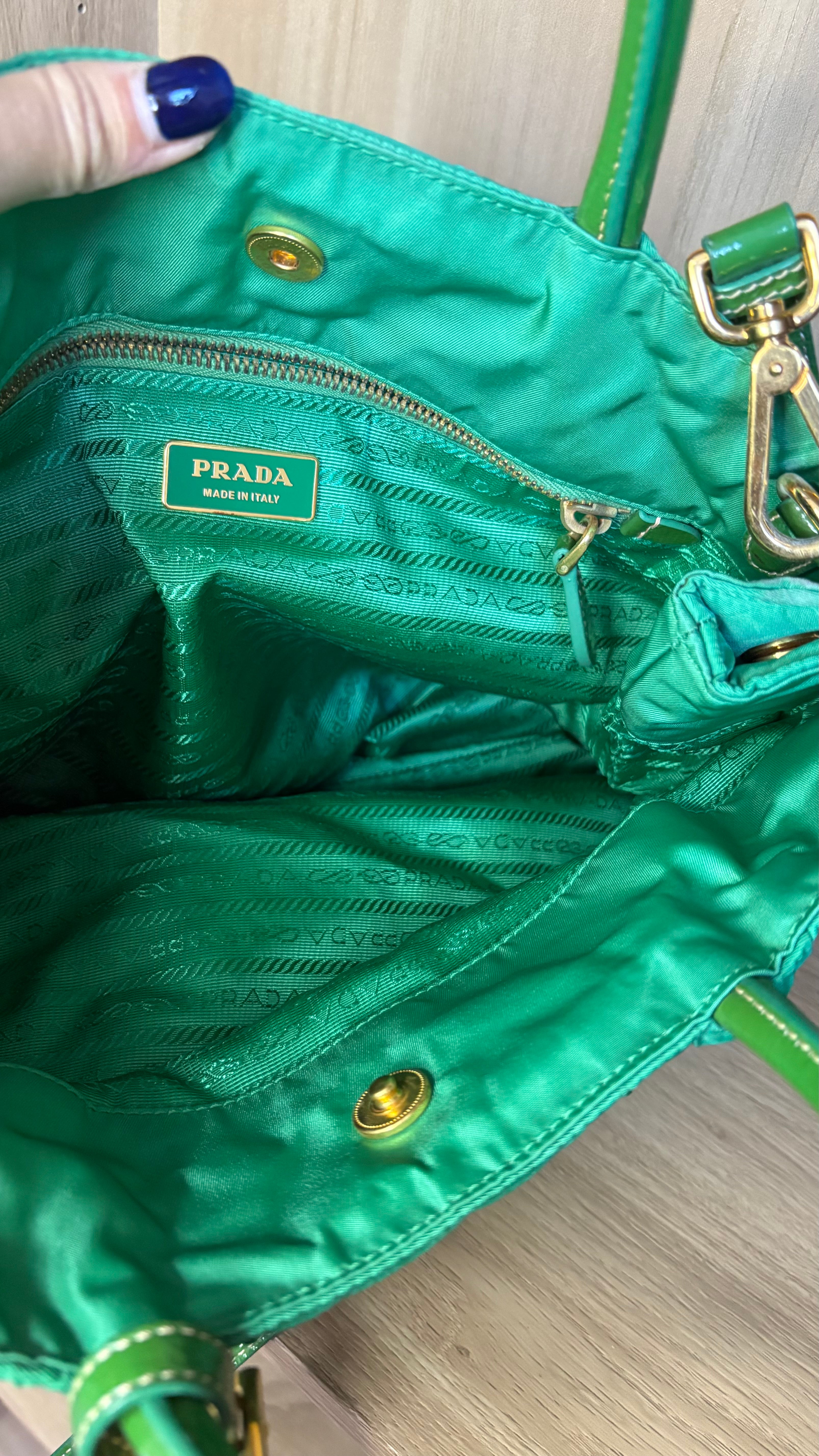 Prada bolso acolchado nylon verde