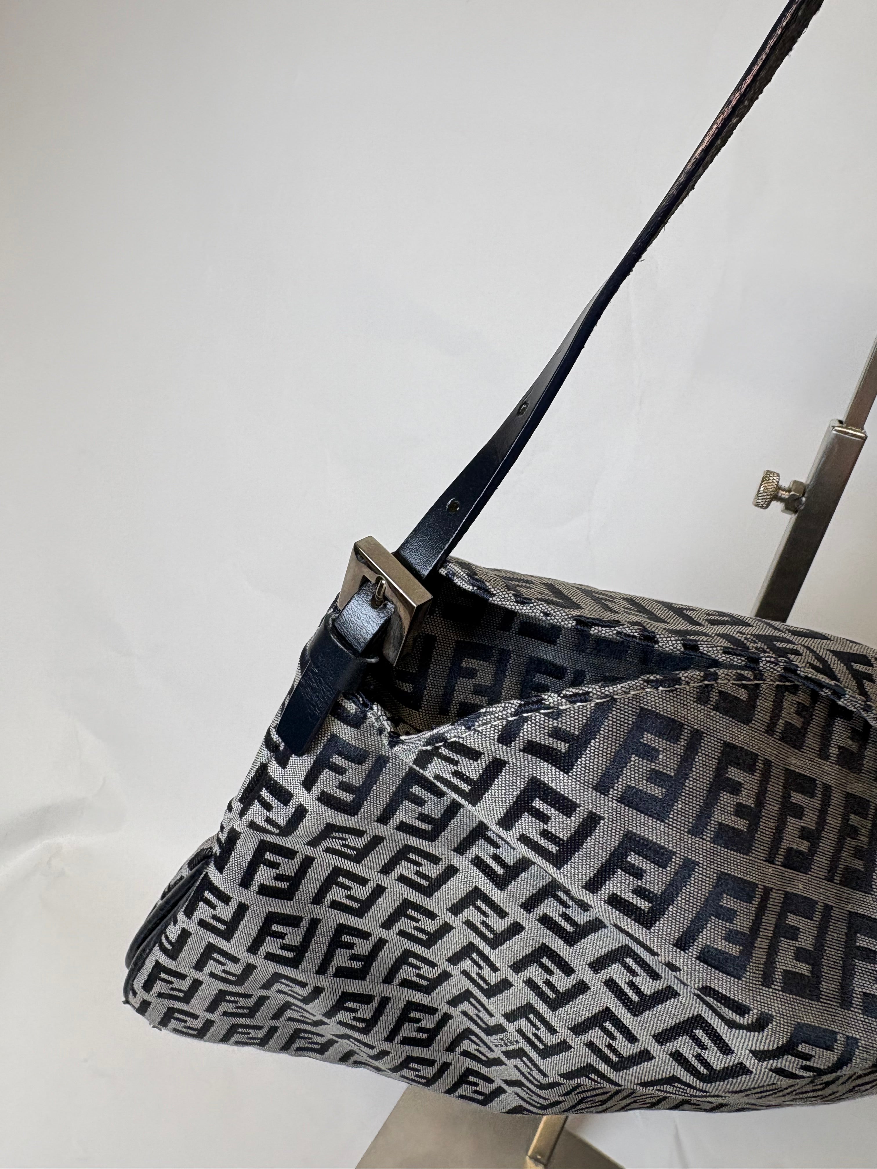Fendi baguette zucca azul marino