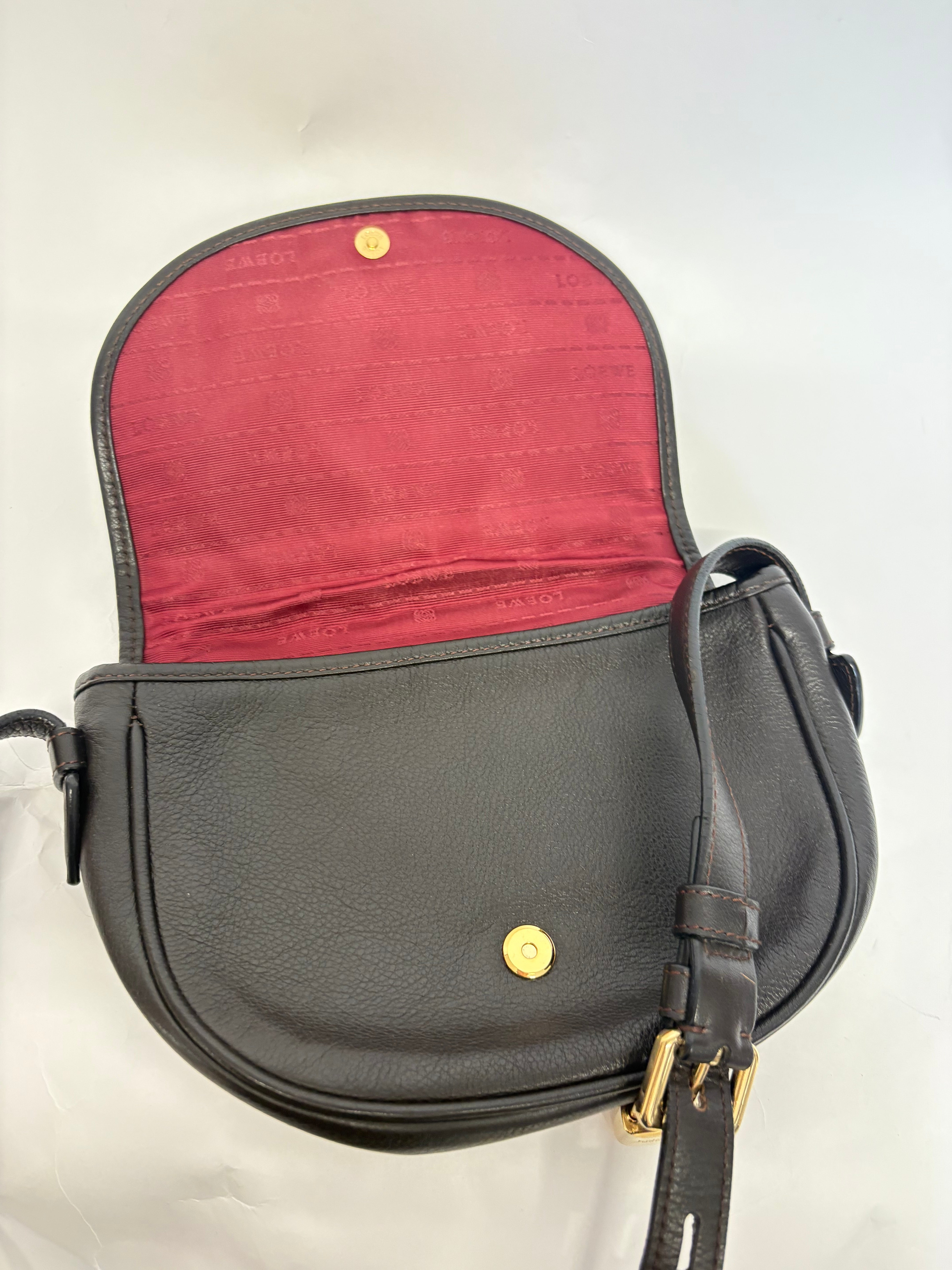 Loewe Heritage Pequeña Marrón – Vintage Crossbody Bag