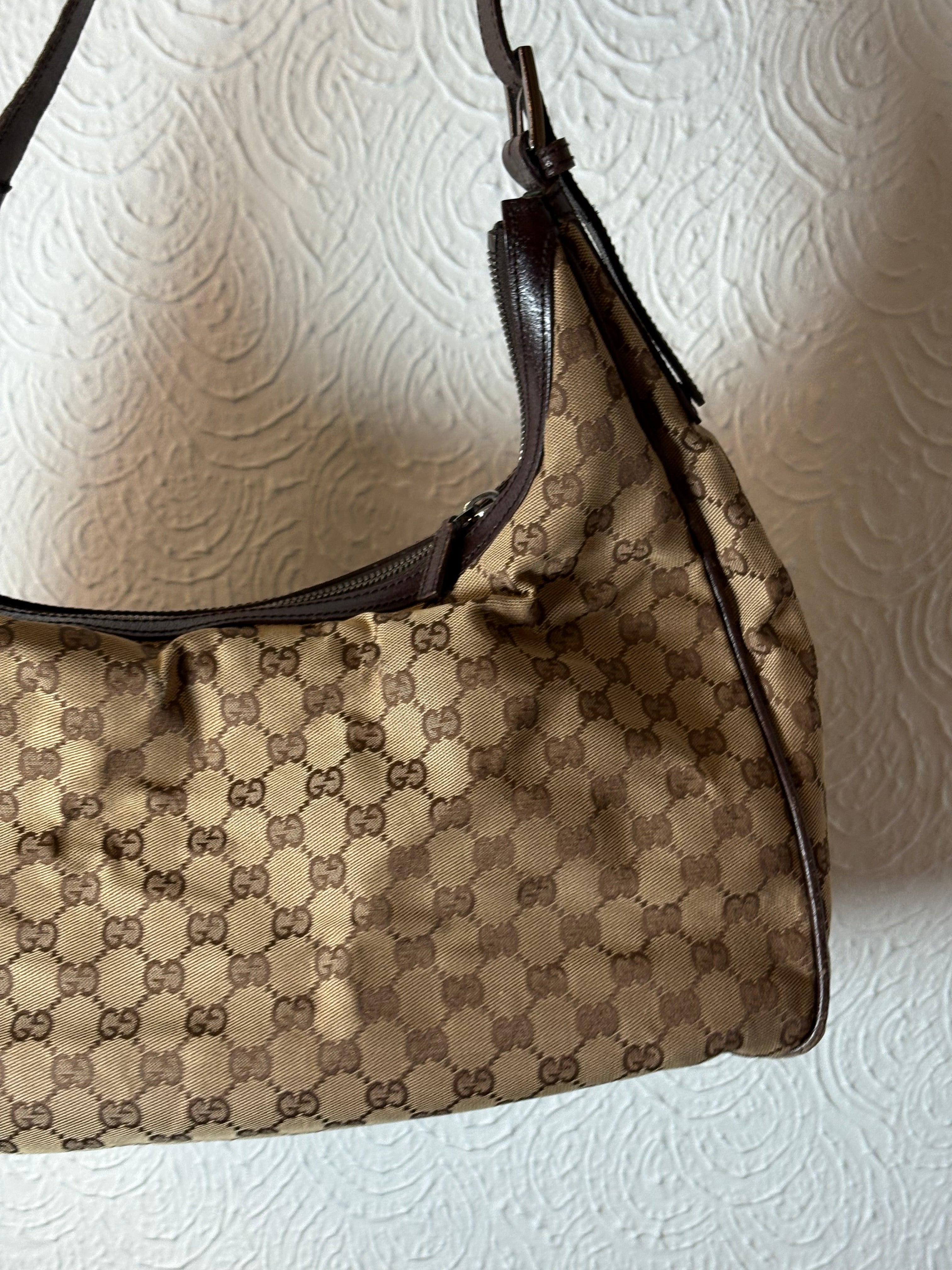 GUCCI  Bolso de hombro GG Canvas con bolsillos frontales