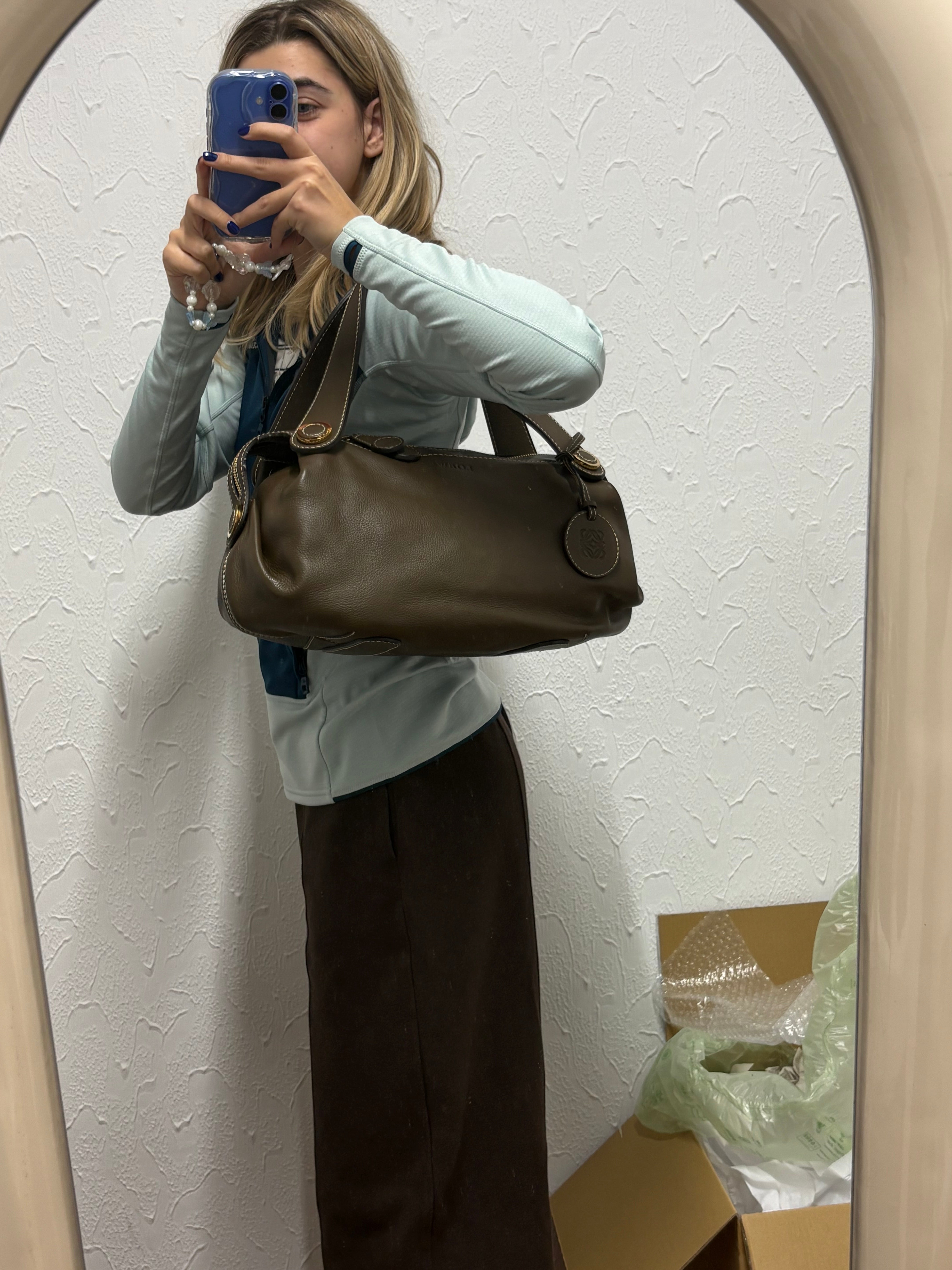 Loewe bowling en piel taupe oscuro