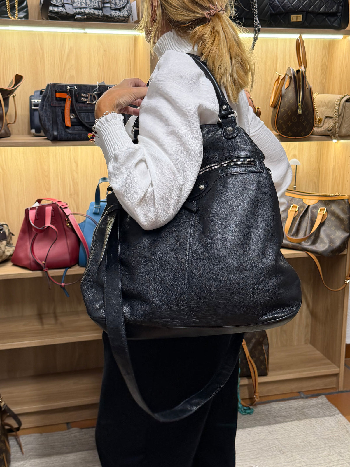 Balenciaga Classic Hexagon Piel Negra grande con bandolera