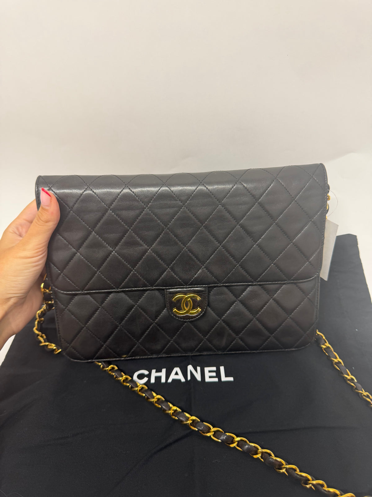 Chanel Classic Single Flap Mediano Piel de Cordero Negra Herrajes Dorados