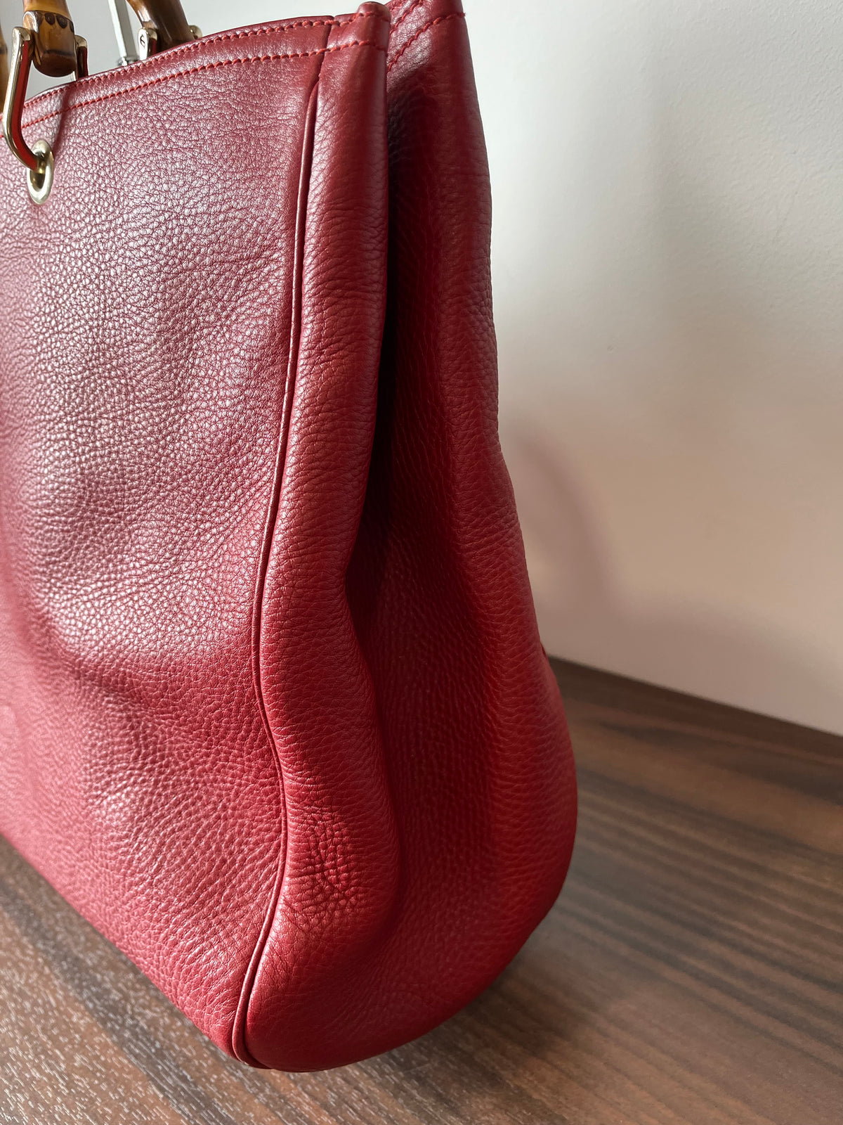 Gucci Bamboo Shopper Grande Piel Roja · con Charm y Bandolera de Regalo