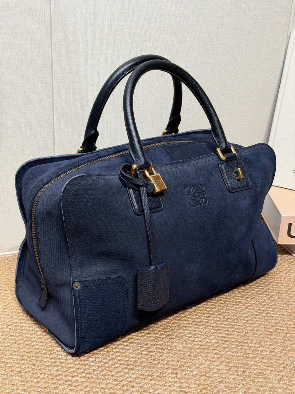 Loewe Amazona 36 Nobuk Azul Marino Herrajes Dorados