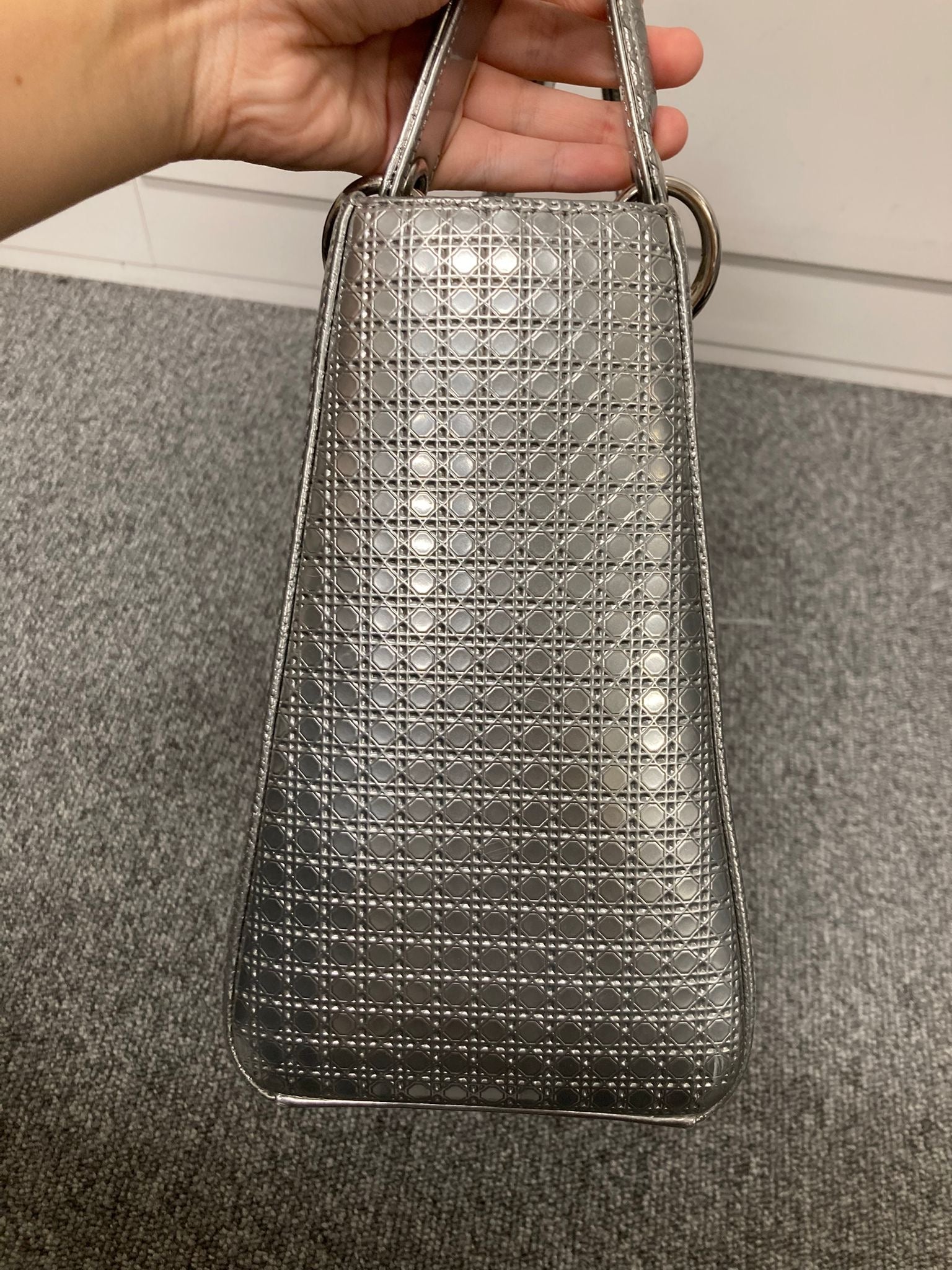 Christian Dior Lady Dior Cannage – Piel plateada