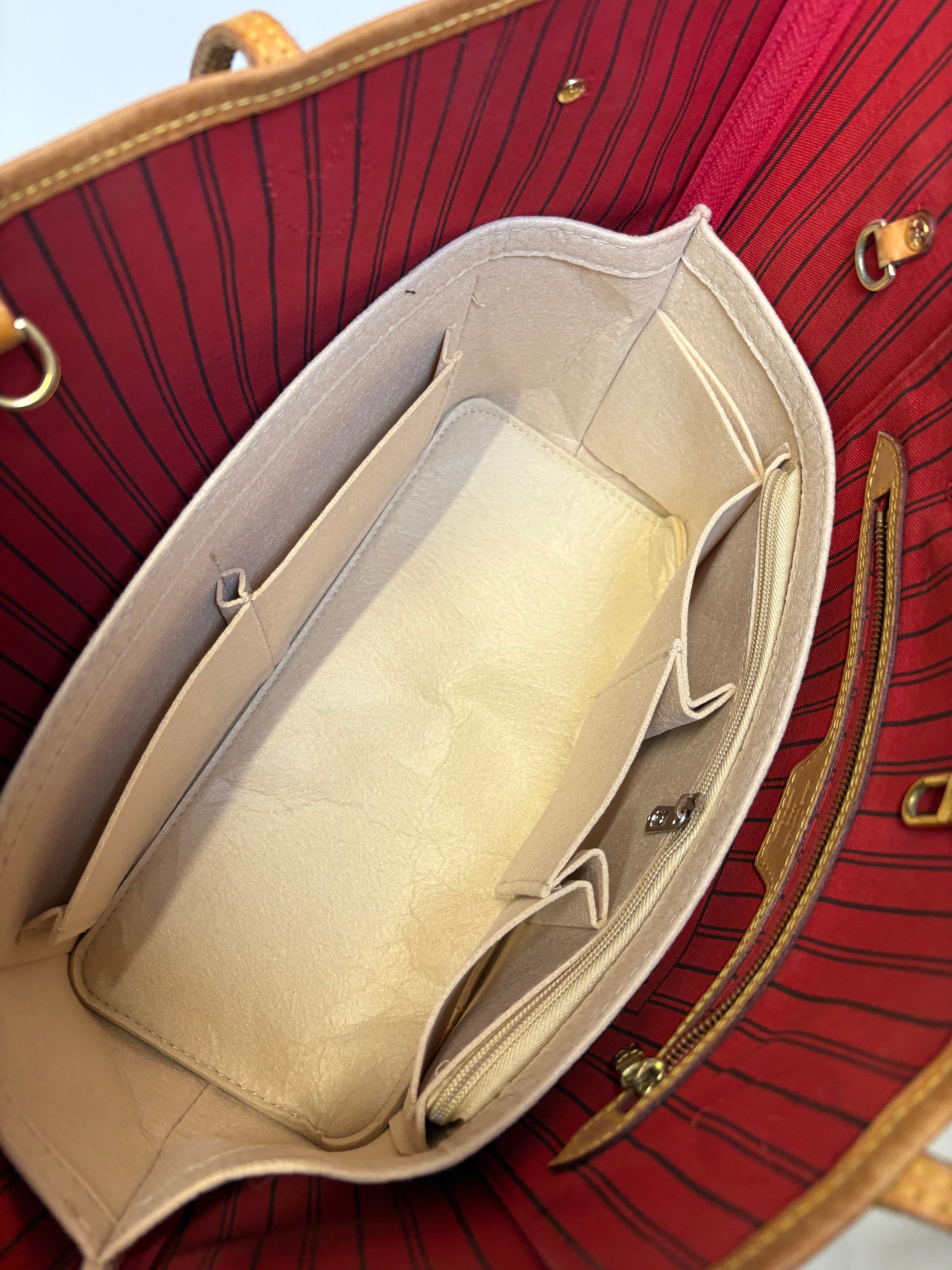 Louis Vuitton Neverfull MM Monogram y rojo