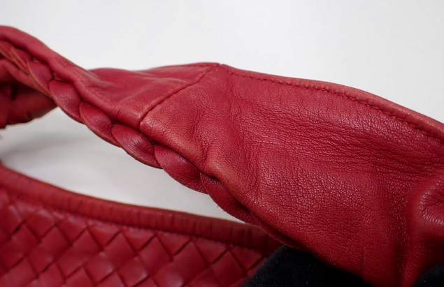 Bottega Veneta Hobo Intrecciato en piel roja