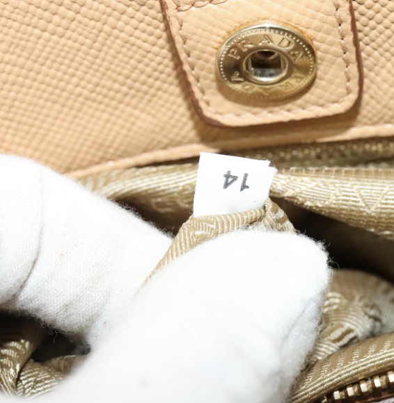 Prada tote bag en piel beige con bandolera