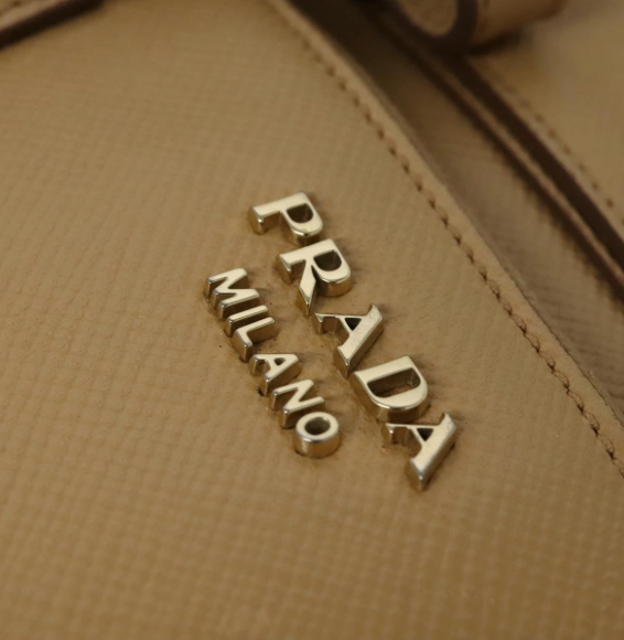 Prada tote bag en piel beige con bandolera
