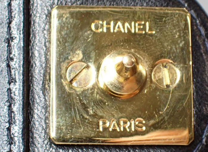 Chanel single flap matelassé 25 rojo con cadena dorada – serie 5 (1997-1999)