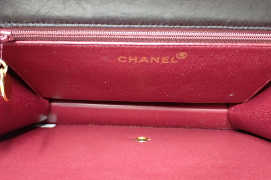 Chanel single flap matelassé 25 rojo con cadena dorada – serie 5 (1997-1999)