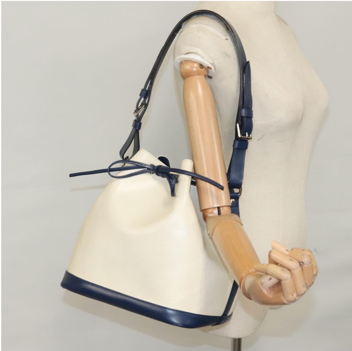 LV Petit Noé en piel Epi bicolor Ivory y negro - edición especial