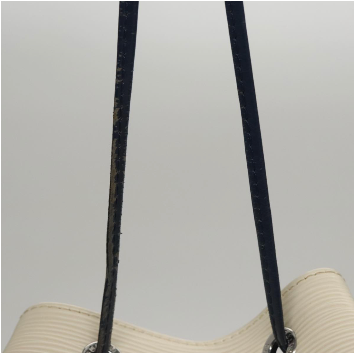 LV Petit Noé en piel Epi bicolor Ivory y negro - edición especial