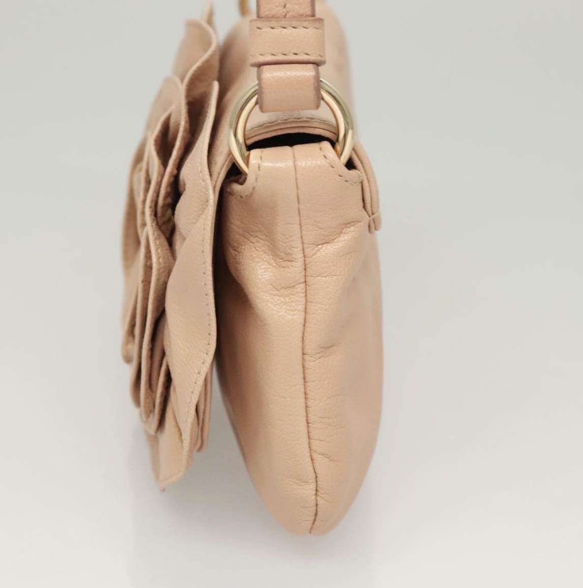Clutch Yves Saint Laurent beige rosado en piel