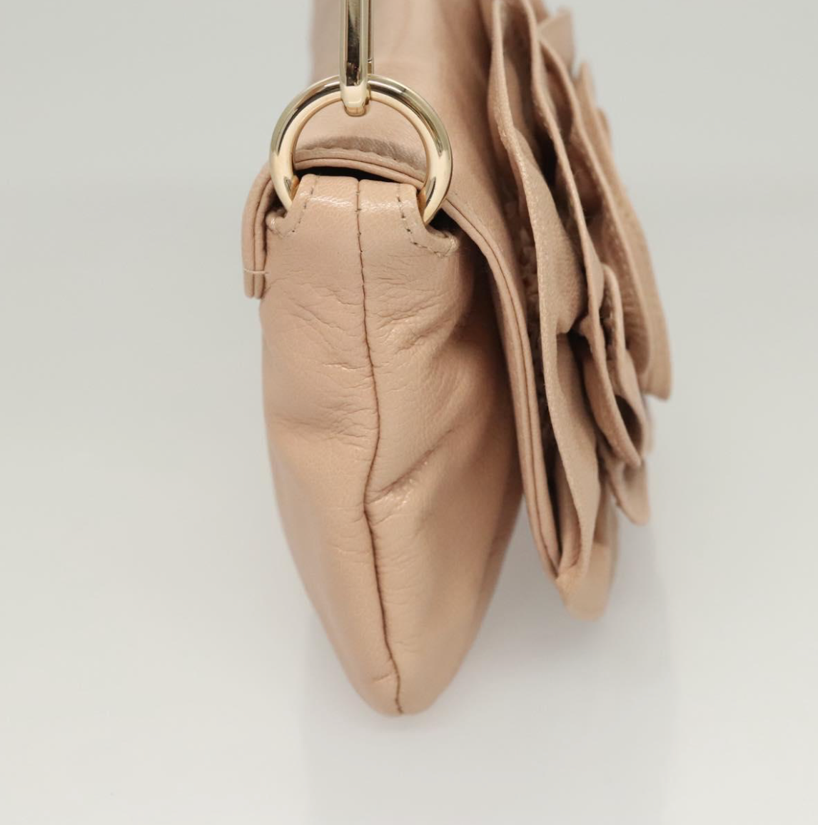 Clutch Yves Saint Laurent beige rosado en piel