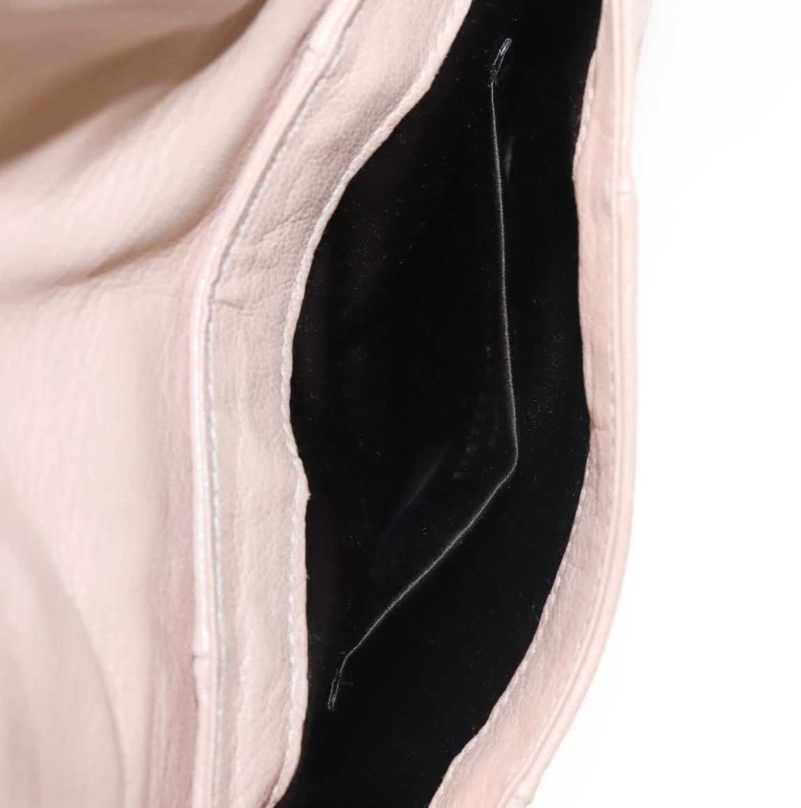 Clutch Yves Saint Laurent beige rosado en piel