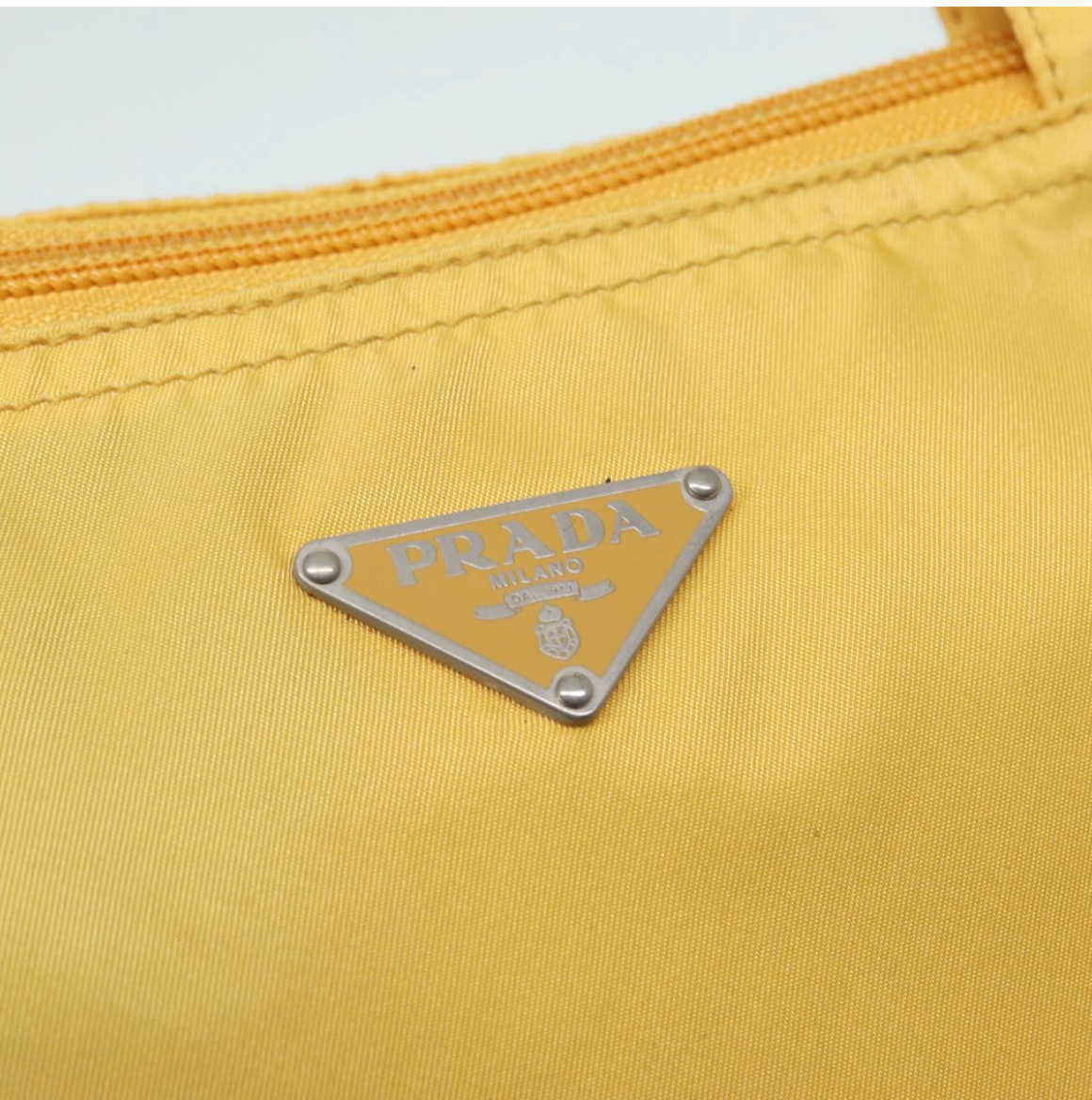 Prada Tessuto Robot Tote en nylon amarillo – Edición exclusiva de años 2004–2005