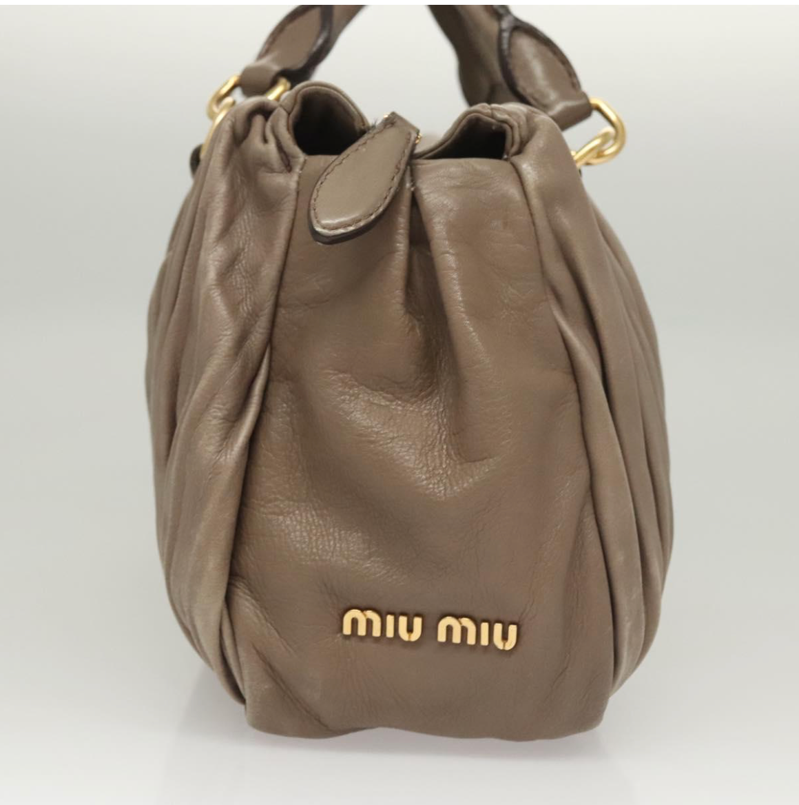Bolso Miu Miu de piel gris topo