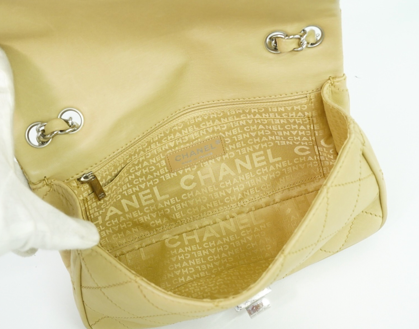Chanel Wild Stitch en cuero beige