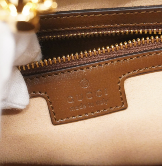 Gucci Jackie 1961 mediano marrón en canvas GG