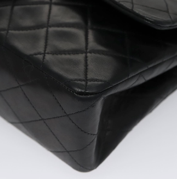 Chanel Timeless Classic Double Flap Bag en piel negra