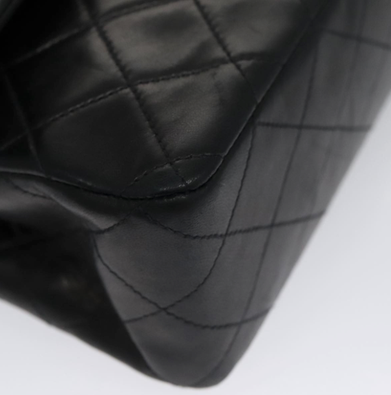 Chanel Timeless Classic Double Flap Bag en piel negra