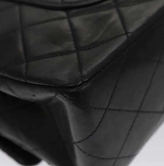 Chanel Timeless Classic Double Flap Bag en piel negra