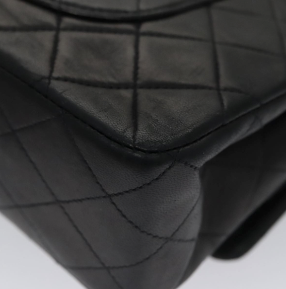 Chanel Timeless Classic Double Flap Bag en piel negra