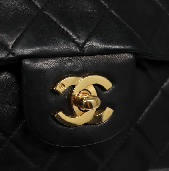Chanel Timeless Classic Double Flap Bag en piel negra