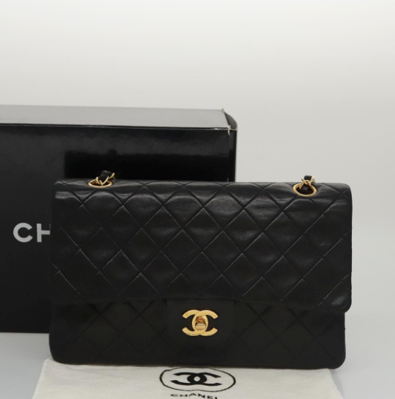 Chanel Timeless Classic Double Flap Bag en piel negra