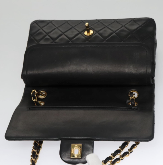 Chanel Timeless Classic Double Flap Bag en piel negra