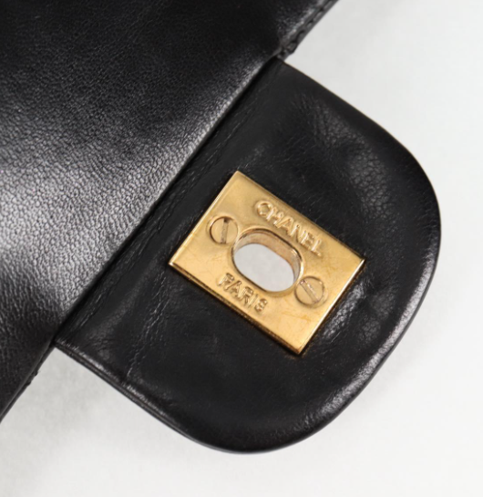 Chanel Timeless Doble Flap 25 cm en piel de cordero negra