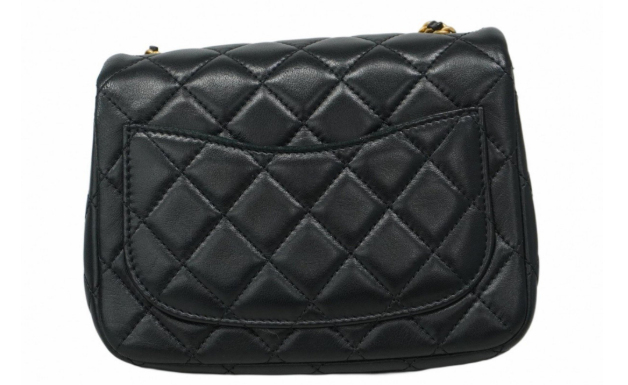 CHANEL Mini Matelassé – Piel negra con herrajes dorados – Serie 31XXXXXX (año 2020)