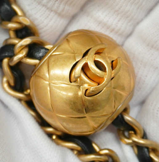 CHANEL Mini Matelassé – Piel negra con herrajes dorados – Serie 31XXXXXX (año 2020)