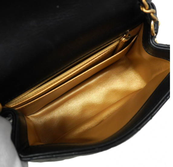 CHANEL Mini Matelassé – Piel negra con herrajes dorados – Serie 31XXXXXX (año 2020)