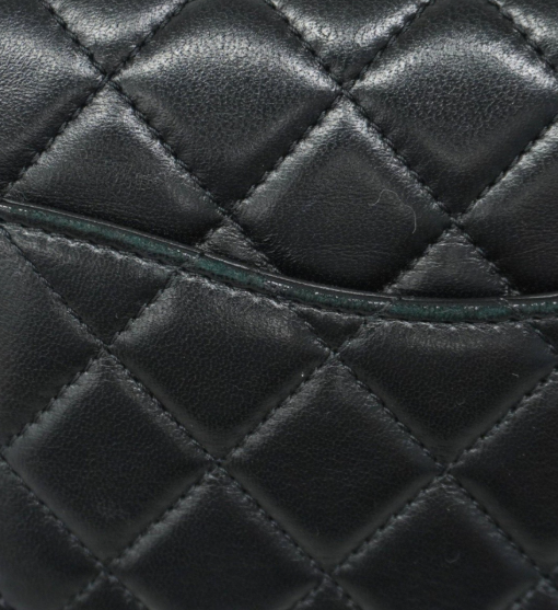 CHANEL Mini Matelassé – Piel negra con herrajes dorados – Serie 31XXXXXX (año 2020)