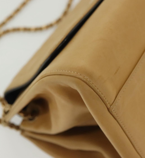 CHANEL Chocolate Bar Acordeón Flap Bag Talla M en piel beige