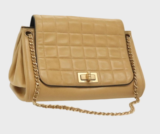 CHANEL Chocolate Bar Acordeón Flap Bag Talla M en piel beige