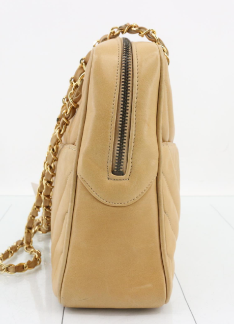 CHANEL V-Stitch Shoulder Bag Piel beige acolchada Chevron