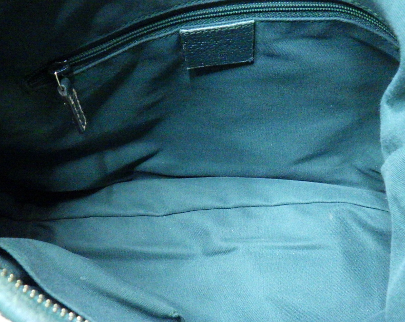 Gucci GG Canvas Shoulder Bag verde