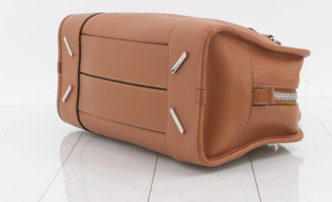 Loewe Amazona 30 Piel Camel con bandolera – Colección Clásica