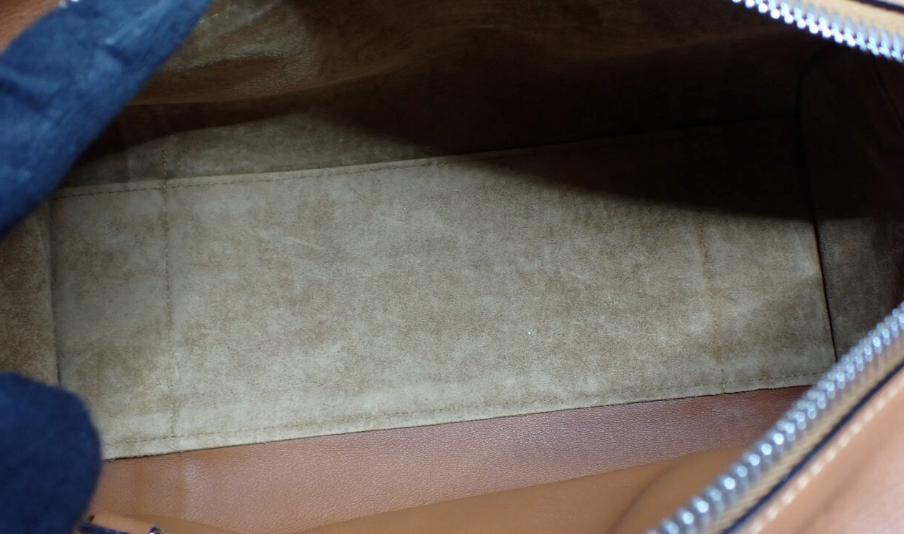 Loewe Amazona 30 Piel Camel con bandolera – Colección Clásica