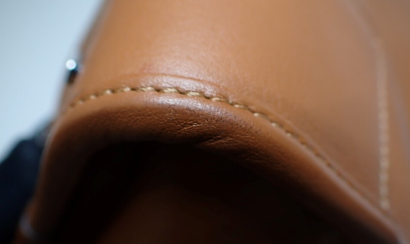 Loewe Amazona 30 Piel Camel con bandolera – Colección Clásica