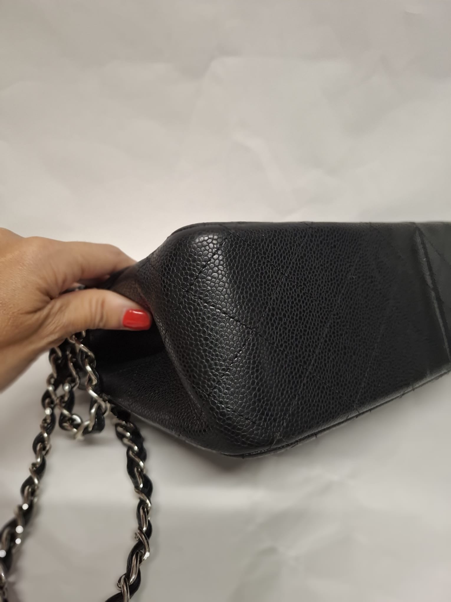 Chanel Jumbo Matelasse Classic Flap Caviar Negro