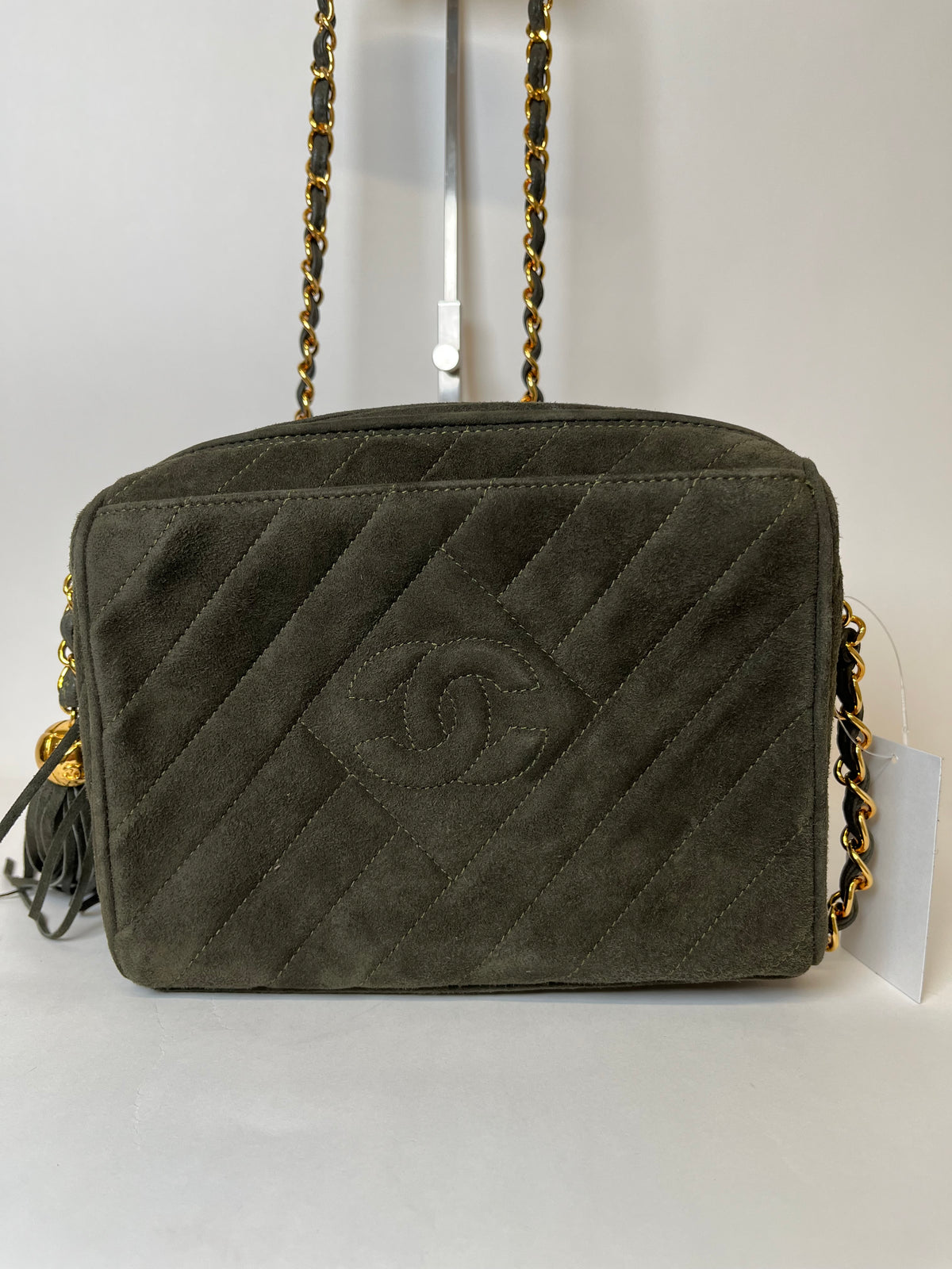 Chanel Camera Bag Mini Ante Verde Acolchado Chevron con Borla · Serie 3