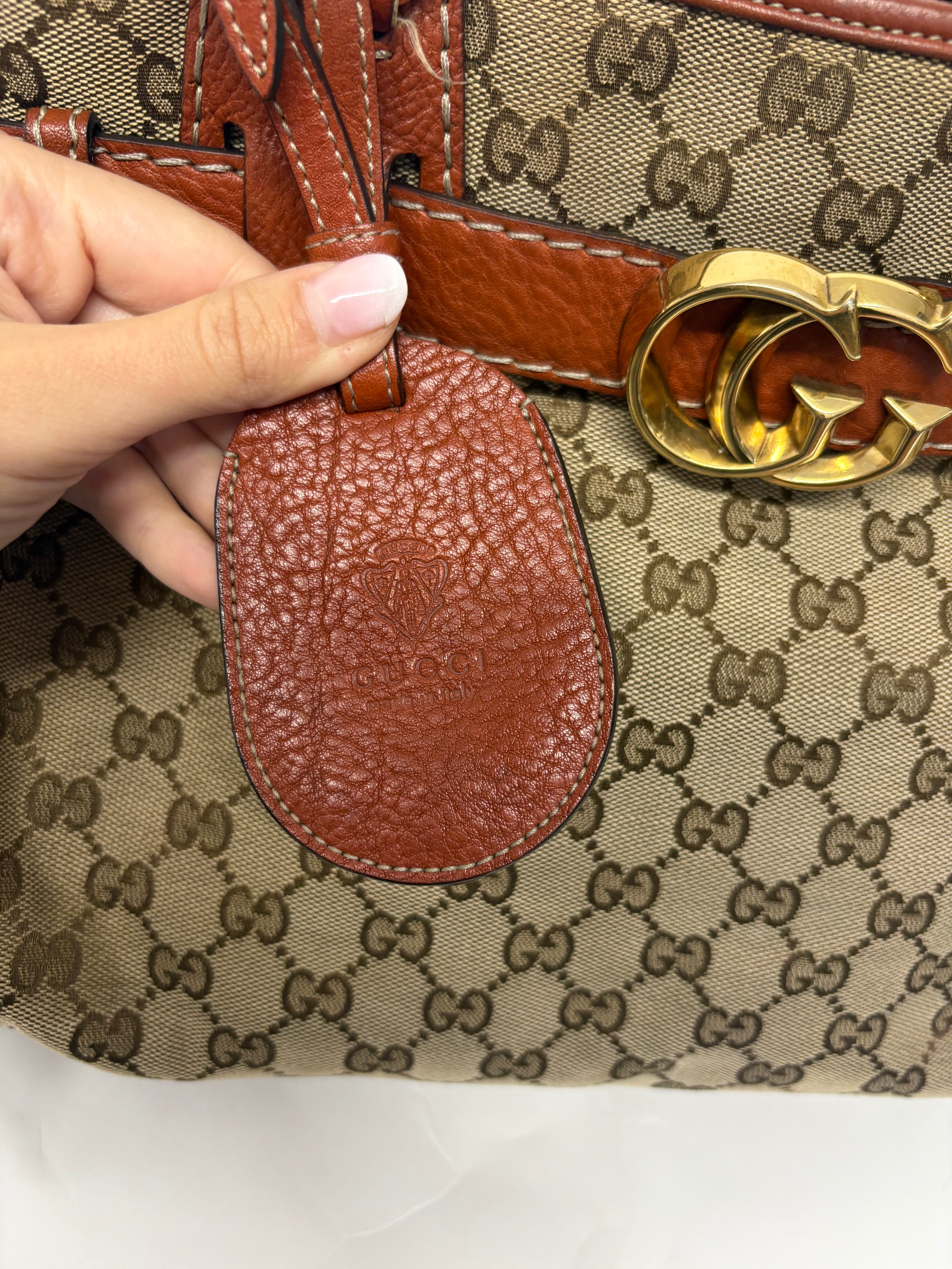 Gucci GG Marmont Tote Small en lona GG Supreme y piel marrón