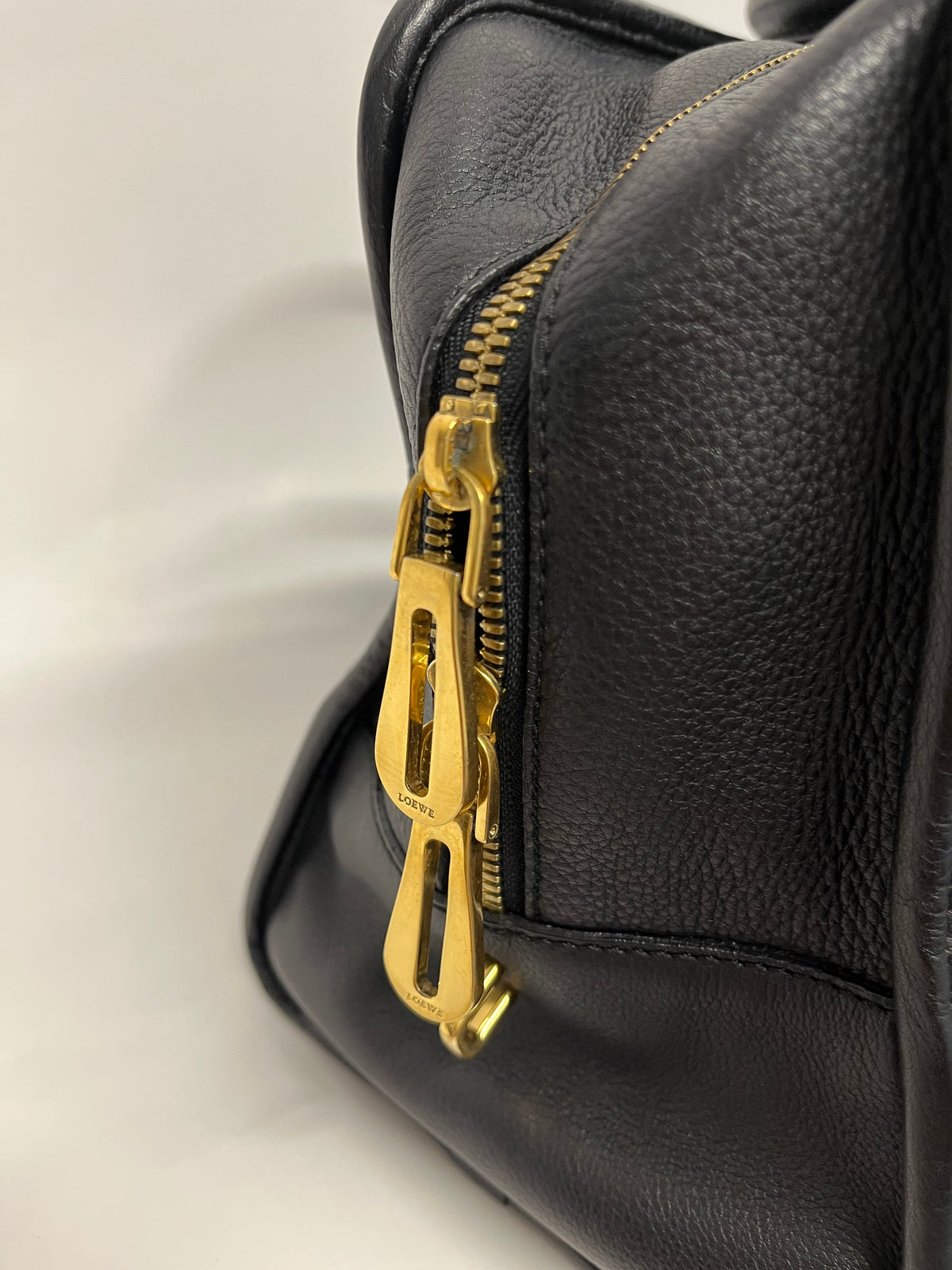 Loewe Amazona Negra Herrajes Dorados