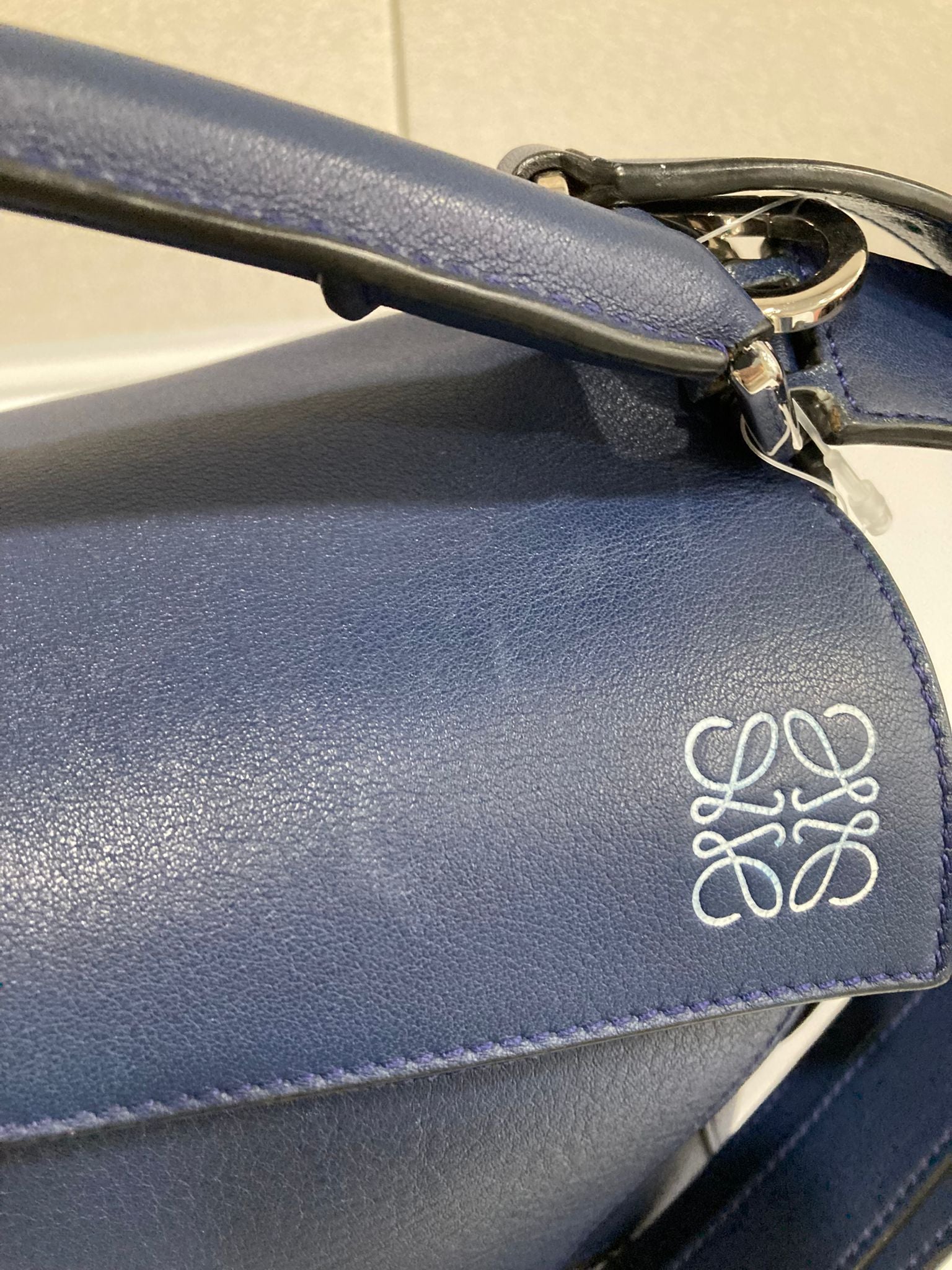 Loewe puzzle mediano azul oscuro