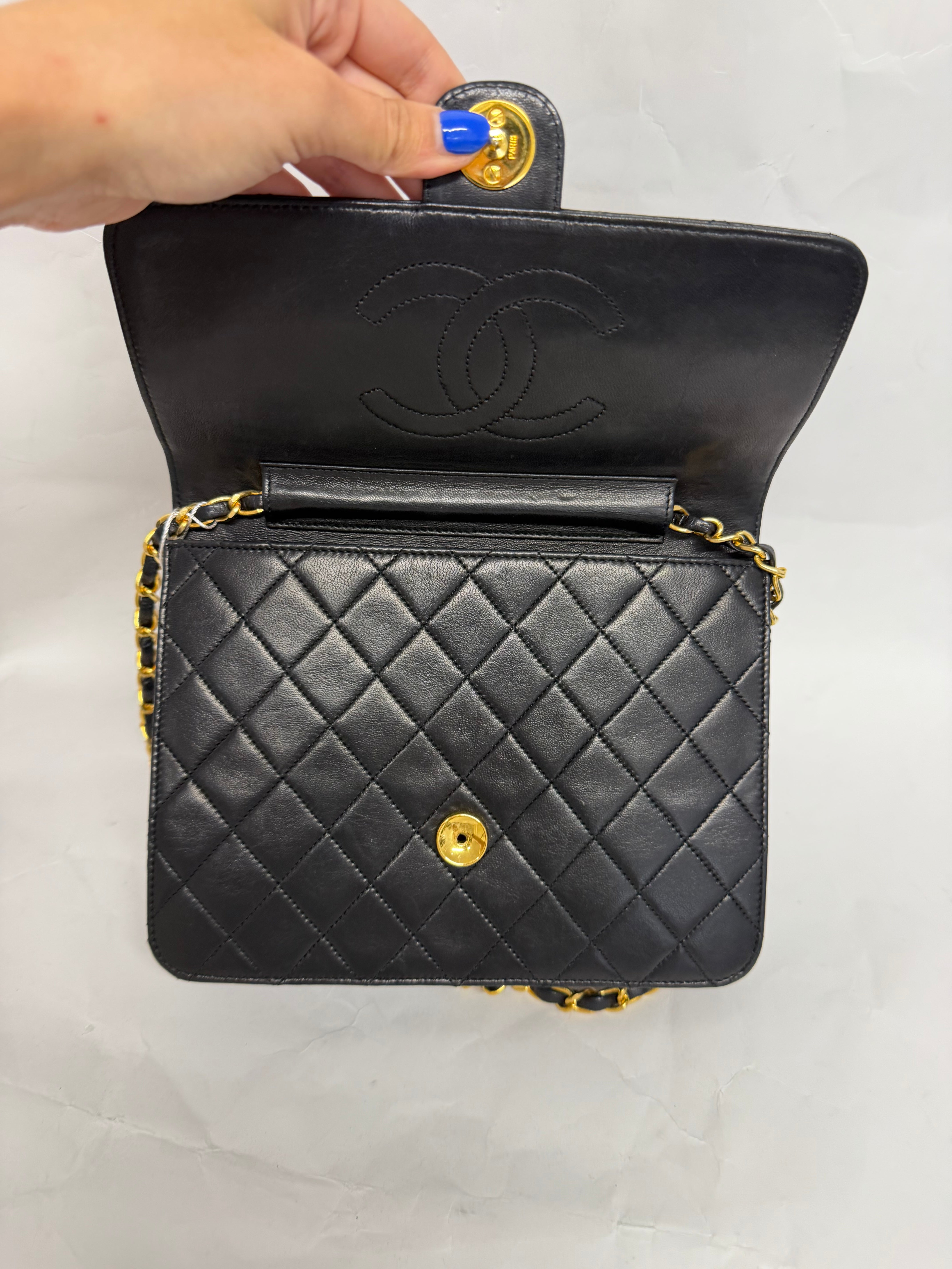 Chanel Push-Lock Lambskin Chain Shoulder Bag | Serie 4